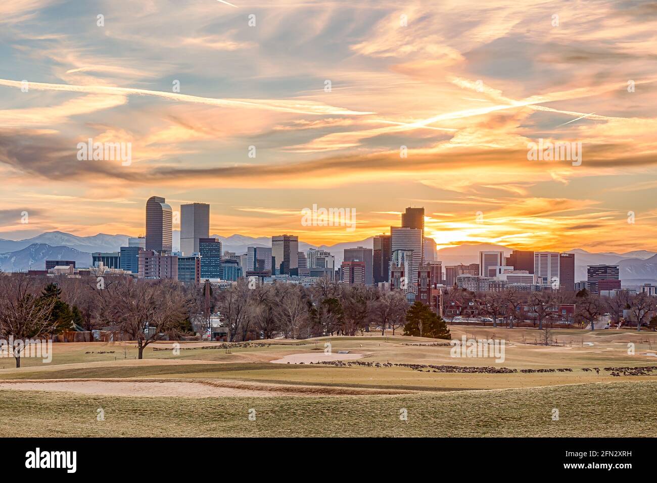 Denver, Colorado city skyline at sunset with the Rocky Mountains in the  background Stock Photo - Alamy
