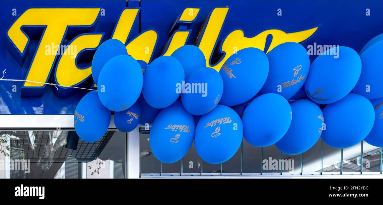 Balloon chain hi-res stock photography and images - Alamy