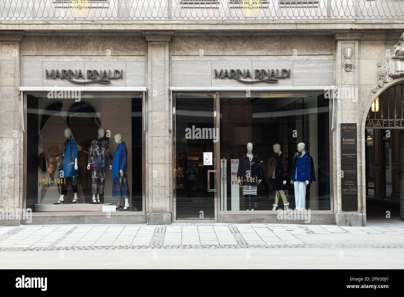 Marina Rinaldi fashion store in Munich Stock Photo - Alamy