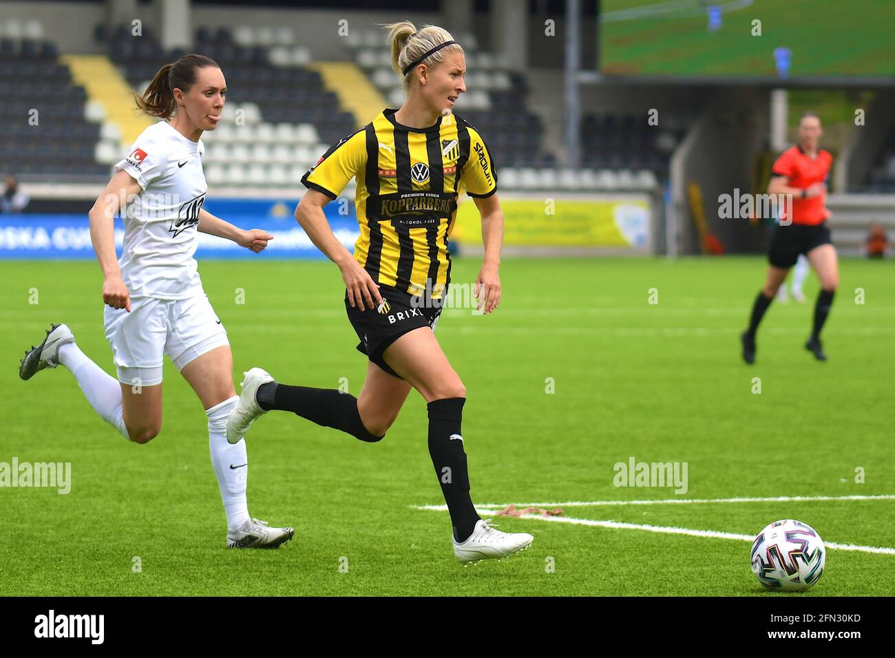 Gothenburg, Sweden. 13th May, 2021. Emma Kullberg (4 Hacken) and Felicia Rogic (16 Eskilstuna) during the final of the Swedish League Cup 2021 on May 13th 2021 between Hacken and Eskilstuna at Bravida Arena in Gothenburg, Sweden Credit: SPP Sport Press Photo. /Alamy Live News Stock Photo