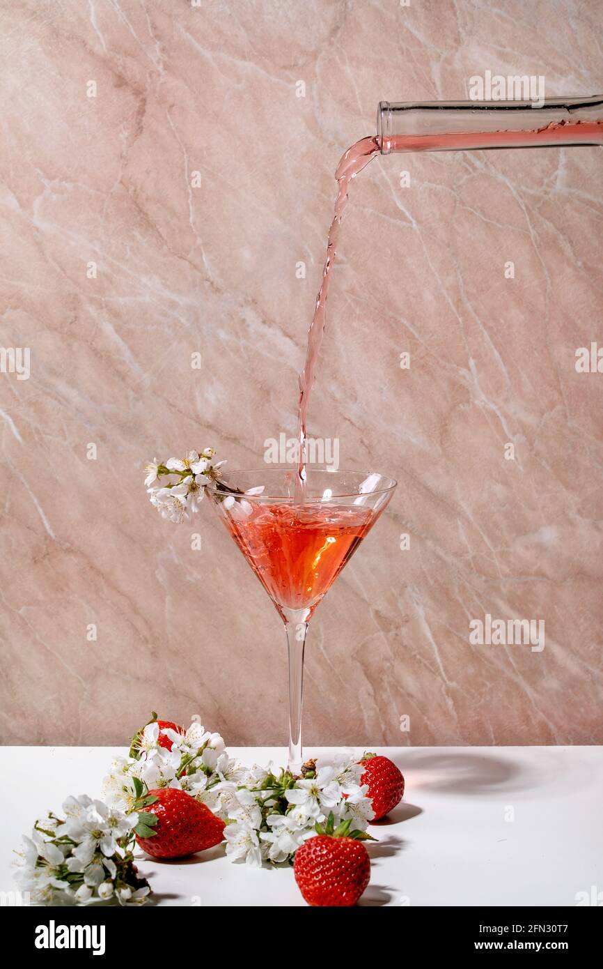 Pink martini cocktail rose hi-res stock photography and images - Alamy