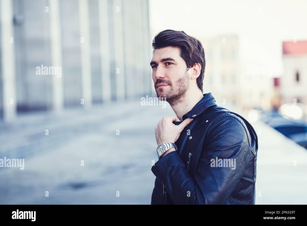 Man in leather jacket hi-res stock photography and images - Alamy