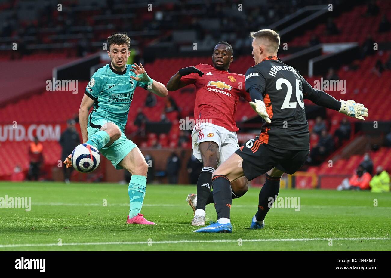 Liverpool's Diogo Jota (left) shoots at goal, blocked by Manchester United goalkeeper Dean Henderson during the Premier League match at Old Trafford, Manchester. Picture date: Thursday May 13, 2021. Stock Photo