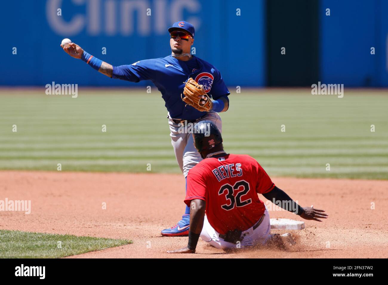 CLEVELAND, OH - MAY 12: Javier Báez (9) of the Chicago Cubs turns a double  play ahead of the slide by Franmil Reyes (32) of the Cleveland Indians duri  Stock Photo - Alamy