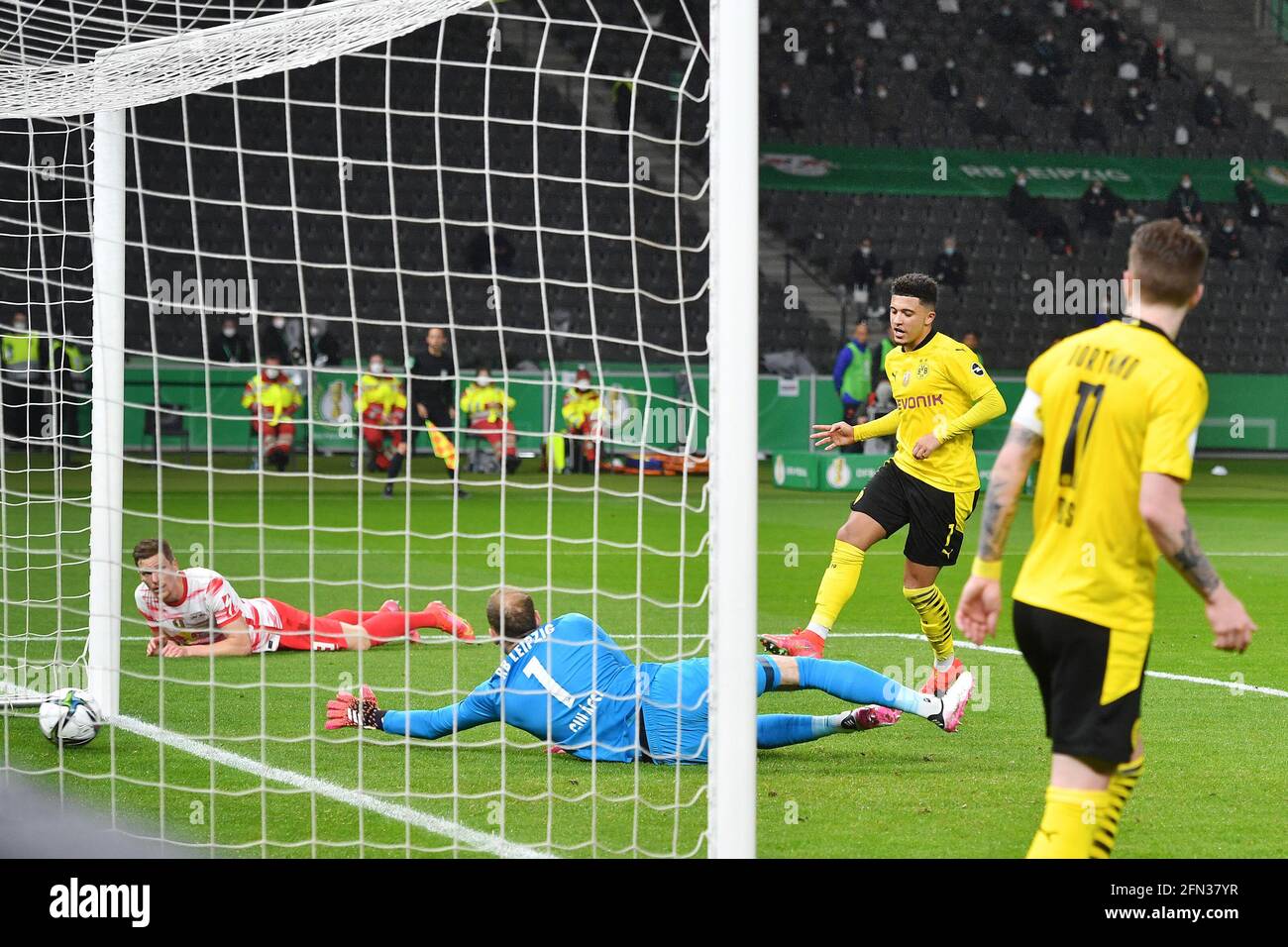 Berlin, Germany. 13th May, 2021. goal um 0-3 by Jadon SANCHO (Borussia Dortmund), action, goal shot versus goalwart Peter GULACSI (L), 78th DFB Pokal final, RB Leipzig (L) - Borussia Dortmund (DO) in the Olympiastadion in Berlin/Germany on 13.05. 2021. ## DFL/DFB regulations prohibit any use of photographs as image sequences and/or quasi-video ## | usage worldwide Credit: dpa/Alamy Live News Stock Photo