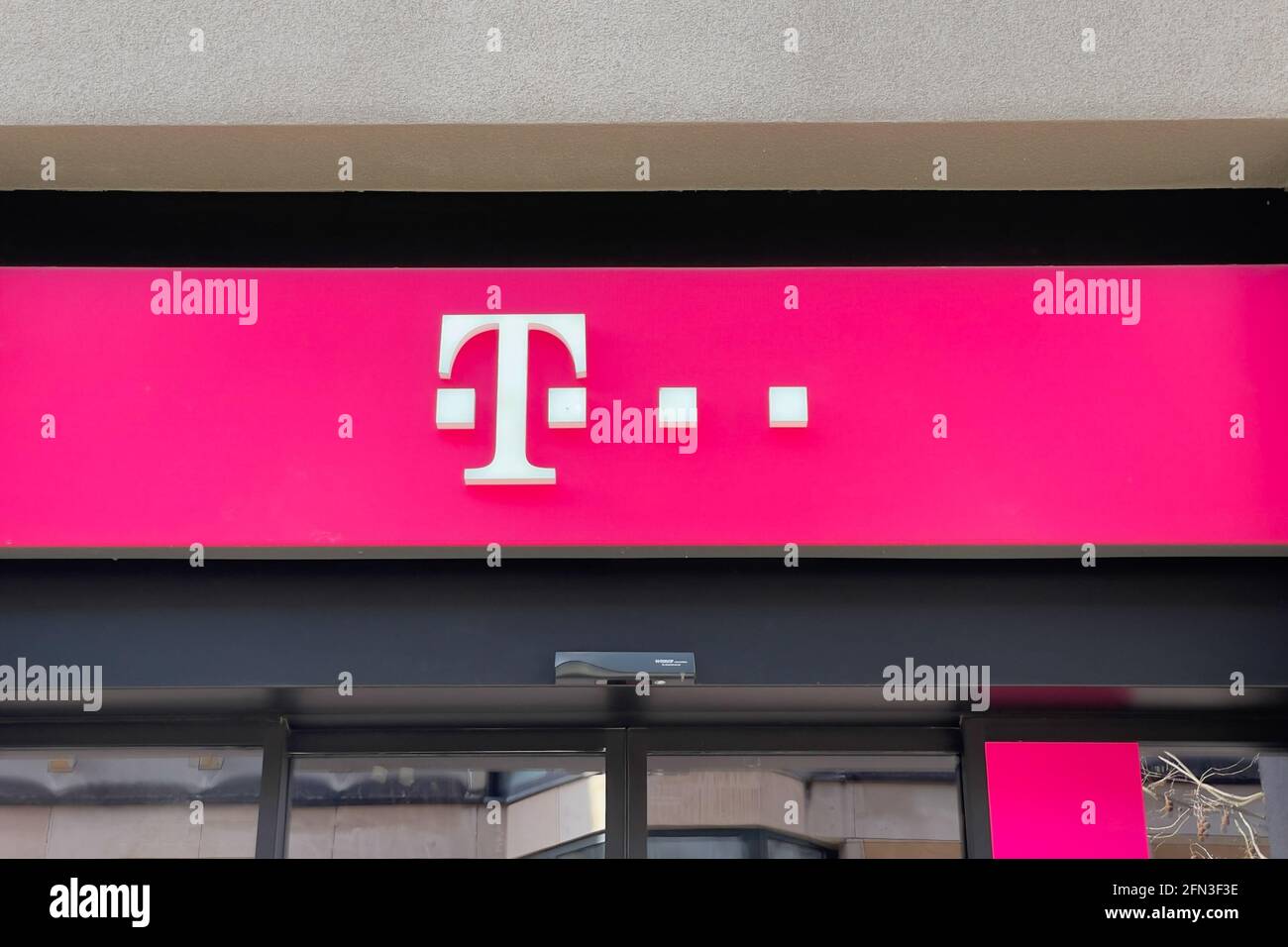 Telekom store in Fulda town center Stock Photo - Alamy