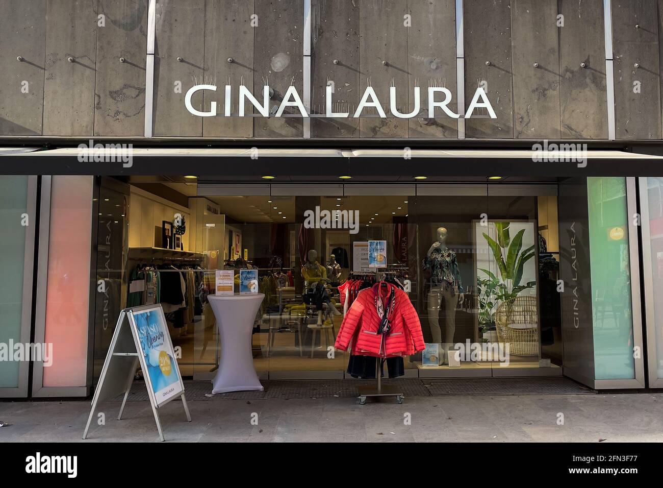 Gina Laura store front in Fulda town center Stock Photo - Alamy