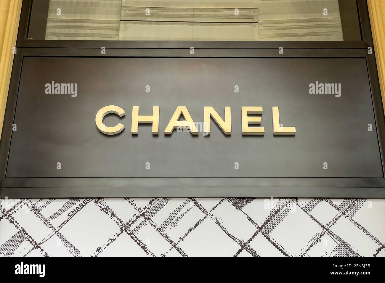 Chanel store interior paris hi-res stock photography and images - Alamy