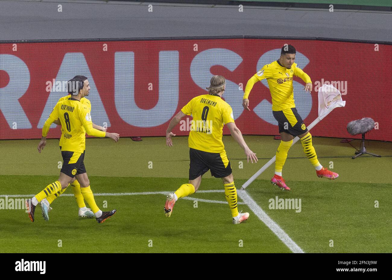 Torjubel: Jadon Malik Sancho (BVB), Mahmoud Dahoud (BVB), Raphael Guerreiro (BVB), Erling Haaland (BVB) RB Leipzig - Borussia Dortmund 13.05.2021, Fus Stock Photo