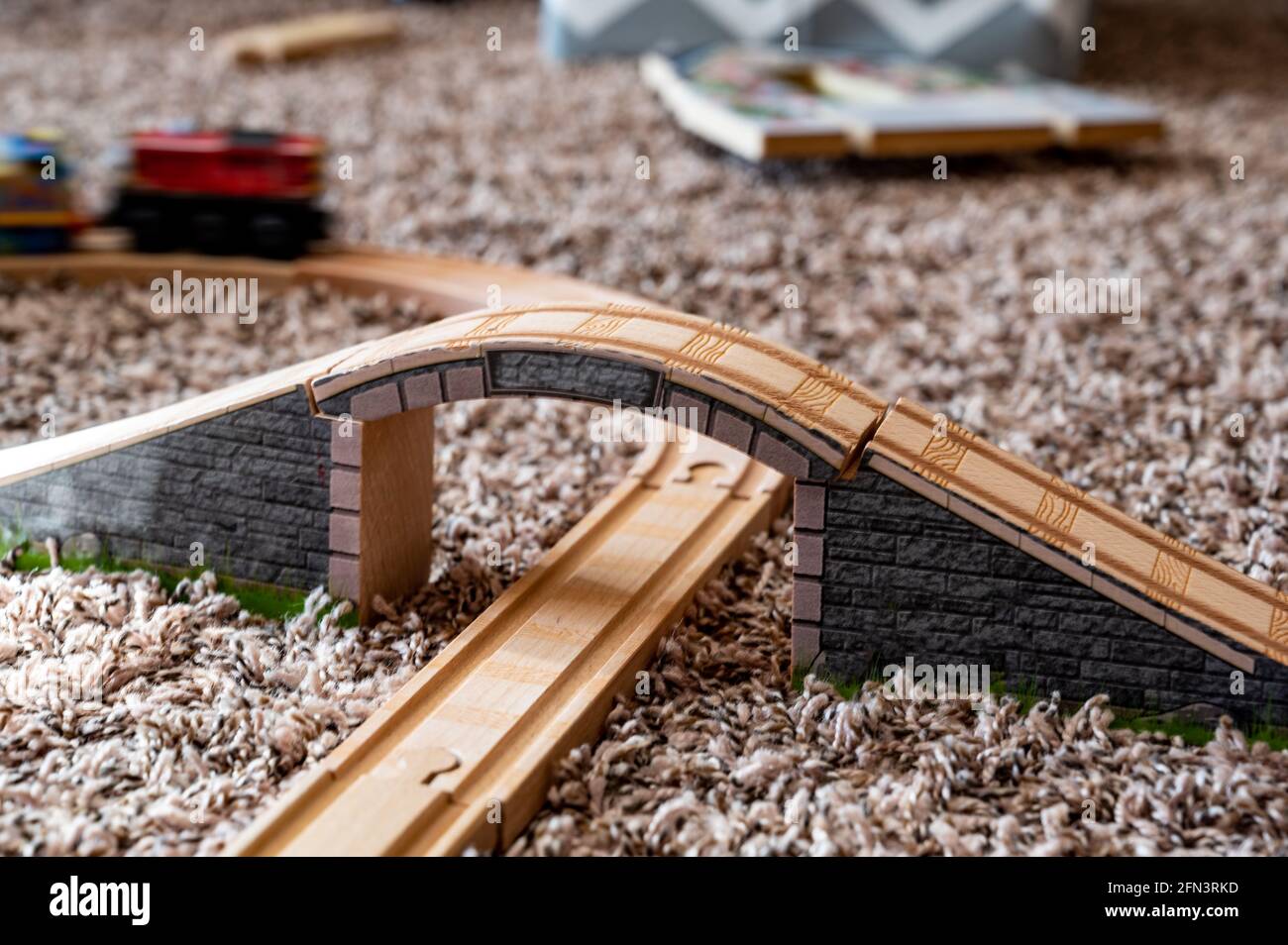 moving train track toy