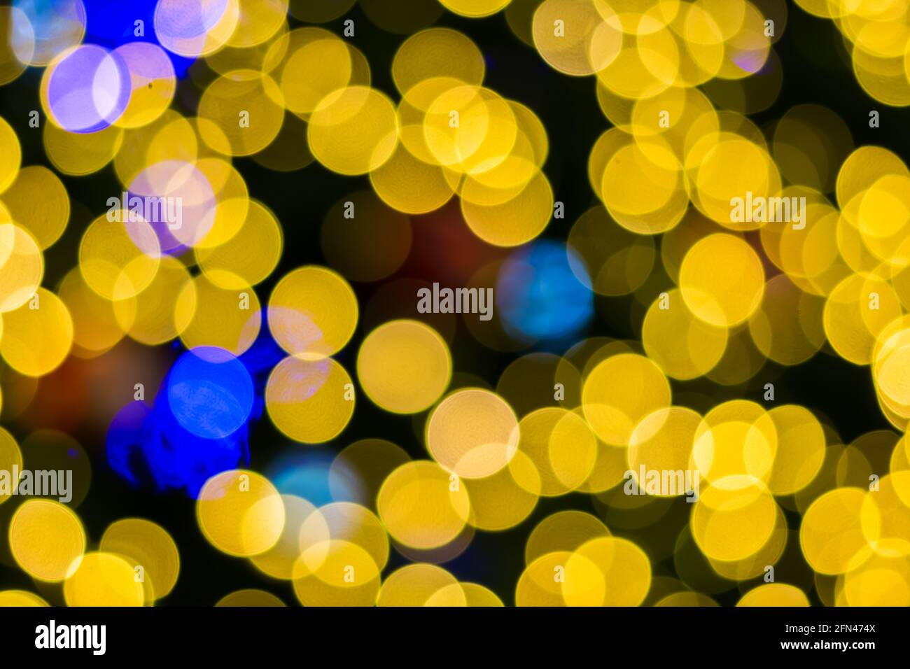 Bokeh Defocused ligths of golden Christmas tree background Stock Photo ...