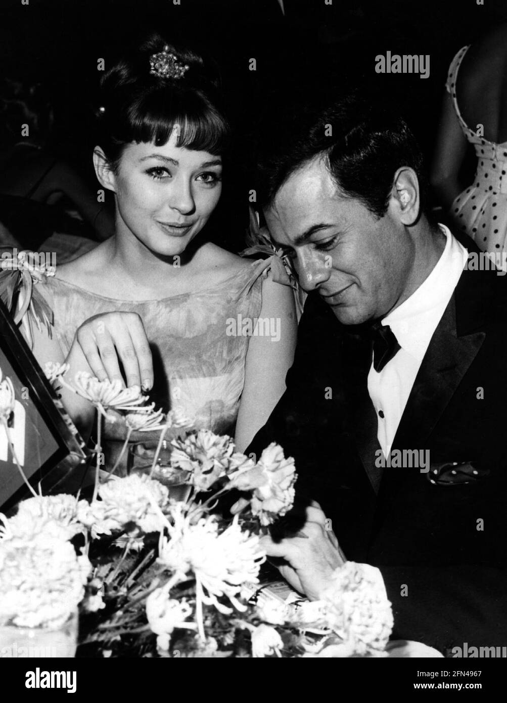 Kaufmann, Christine, 11.1.1945 - 28.3.2017, German actress, with husband Tony Curtis, Filmball, ADDITIONAL-RIGHTS-CLEARANCE-INFO-NOT-AVAILABLE Stock Photo