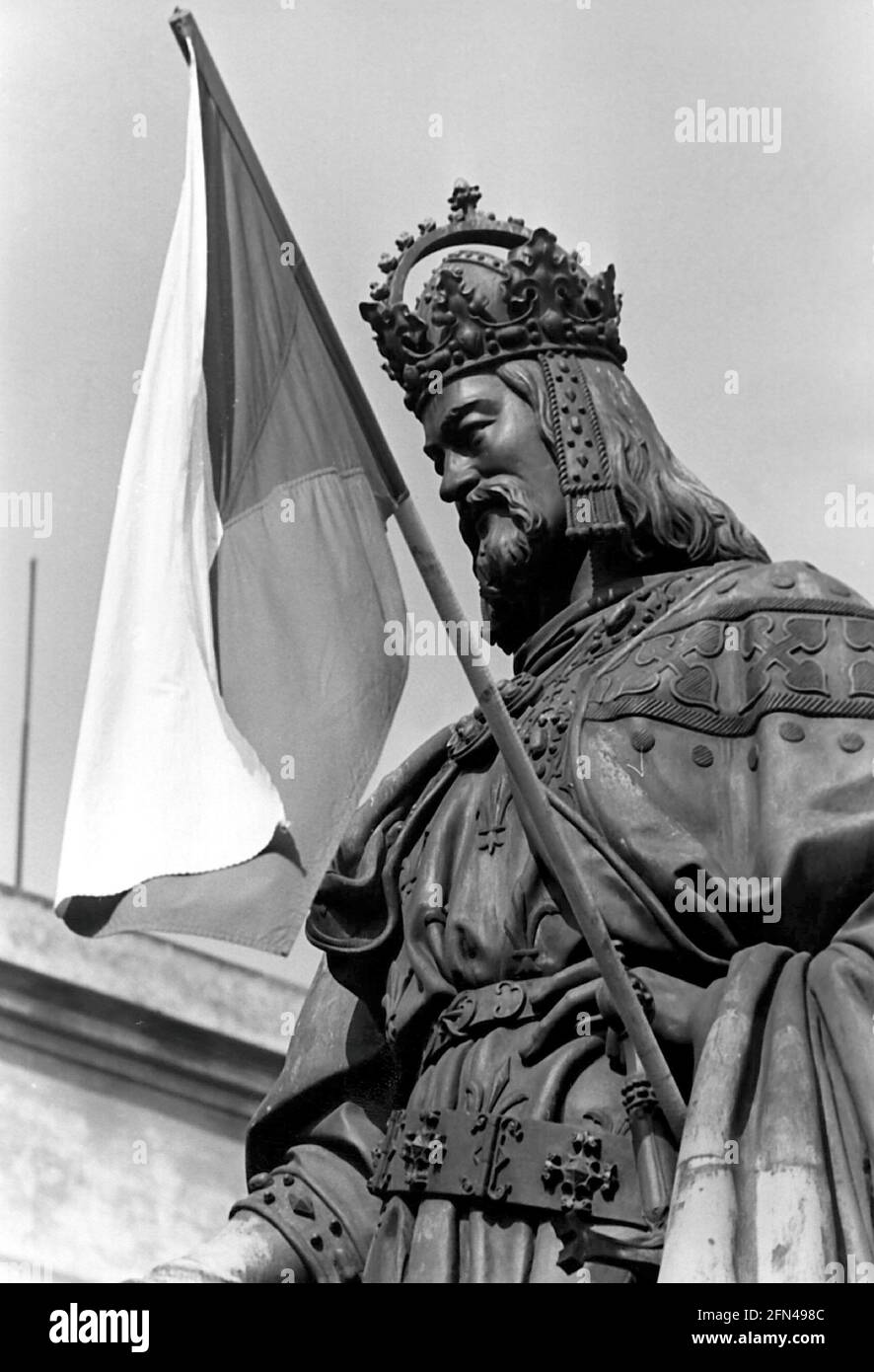 geography/travel, Czechia, Prague Spring, 1968, flag at the statue of King Karel I, Prague, 21.9.1968, ADDITIONAL-RIGHTS-CLEARANCE-INFO-NOT-AVAILABLE Stock Photo