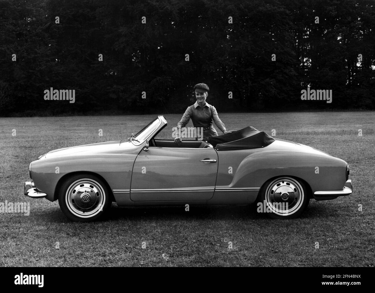 transport / transportation, cars, vehicle variants, Volkswagen, VW 1500 Karmann Ghia Typ 14, ADDITIONAL-RIGHTS-CLEARANCE-INFO-NOT-AVAILABLE Stock Photo