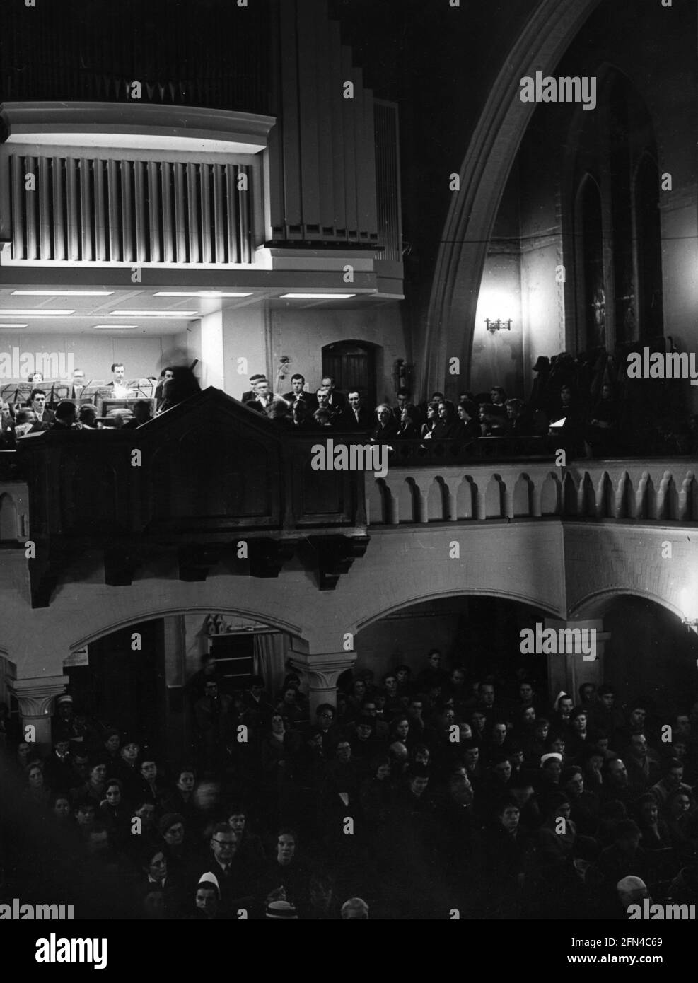Christmas, making music, Christmas Eve mass in the church in Blankensee, December 1956, ADDITIONAL-RIGHTS-CLEARANCE-INFO-NOT-AVAILABLE Stock Photo