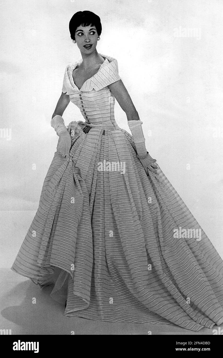 fashion, 1950s, ladies' fashion, organza ball dress, design by John Cavanagh, 1956, ADDITIONAL-RIGHTS-CLEARANCE-INFO-NOT-AVAILABLE Stock Photo