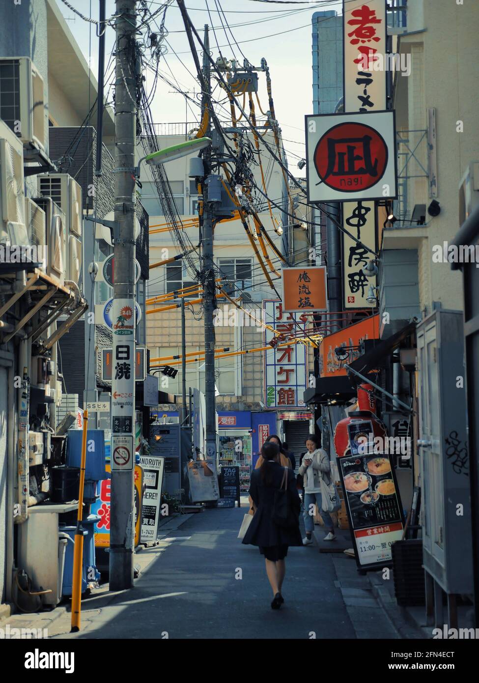 Japanese restaurant signs hi-res stock photography and images - Alamy