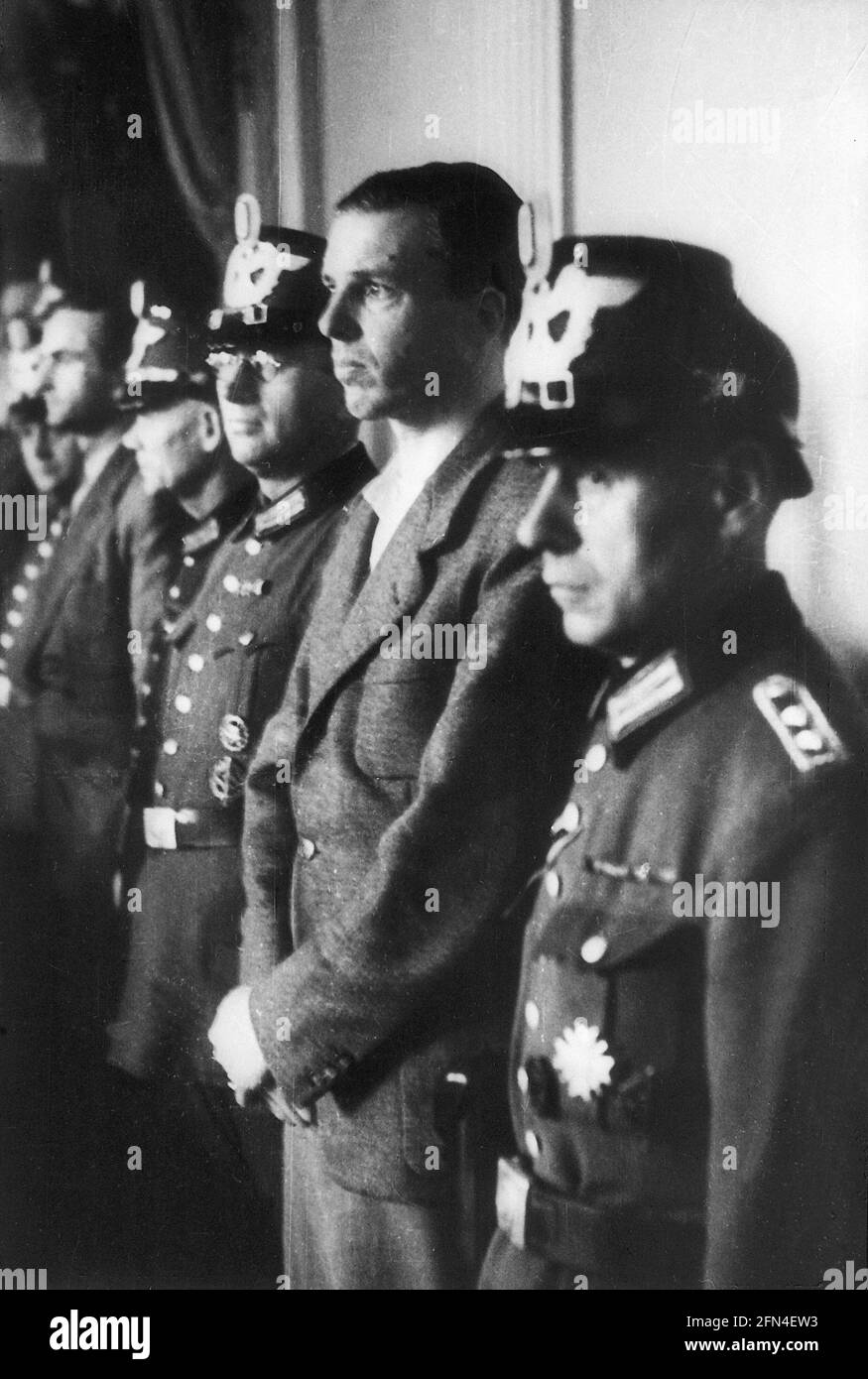 Stauffenberg, Berthold Schenk Graf von, 15.3.1905 - 10.8.1944, German jurist, before the People's Court, Berlin, 8.8.1944, EDITORIAL-USE-ONLY Stock Photo