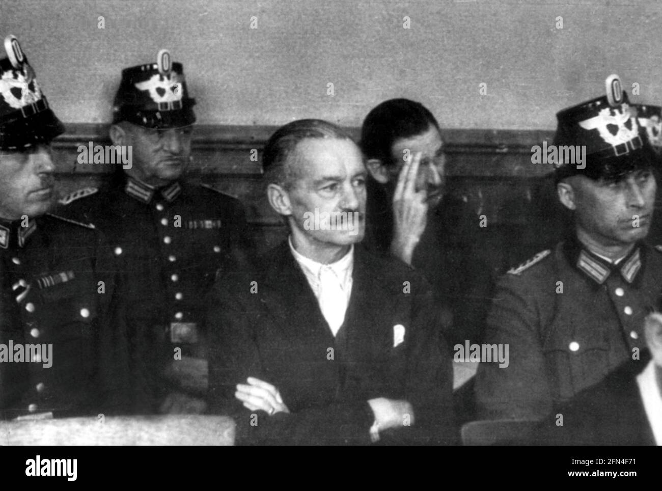 ÜxküllGyllenband, Nikolaus Count, 14.2.1877 14.9.1944, German