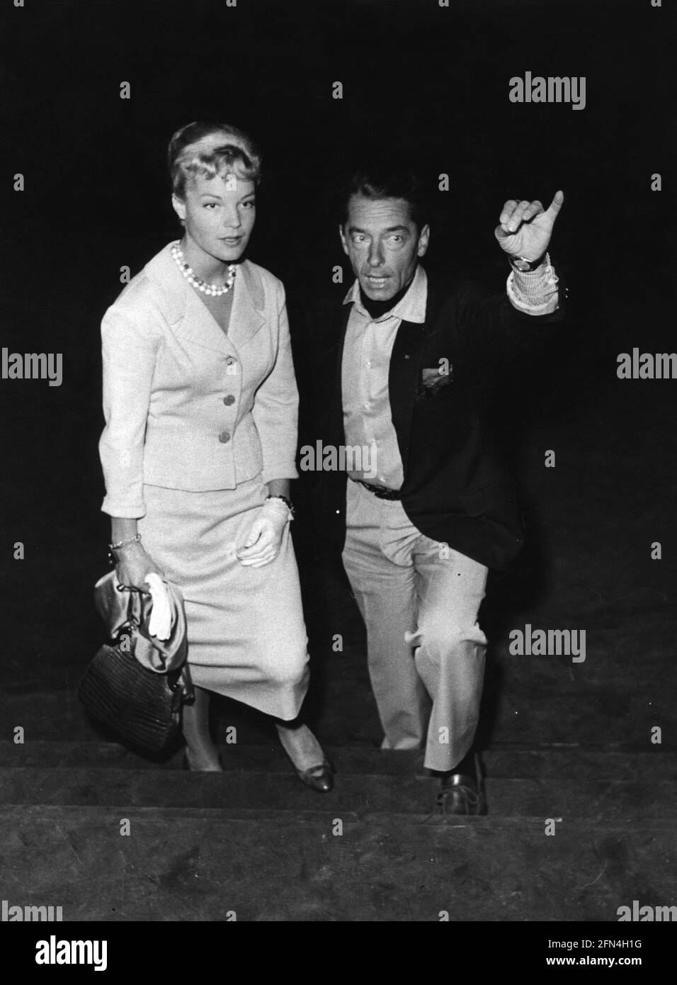 Schneider, Romy, 23.9.1938 - 29.5.1982, German actress, full length, with Herbert von Karajan, ADDITIONAL-RIGHTS-CLEARANCE-INFO-NOT-AVAILABLE Stock Photo
