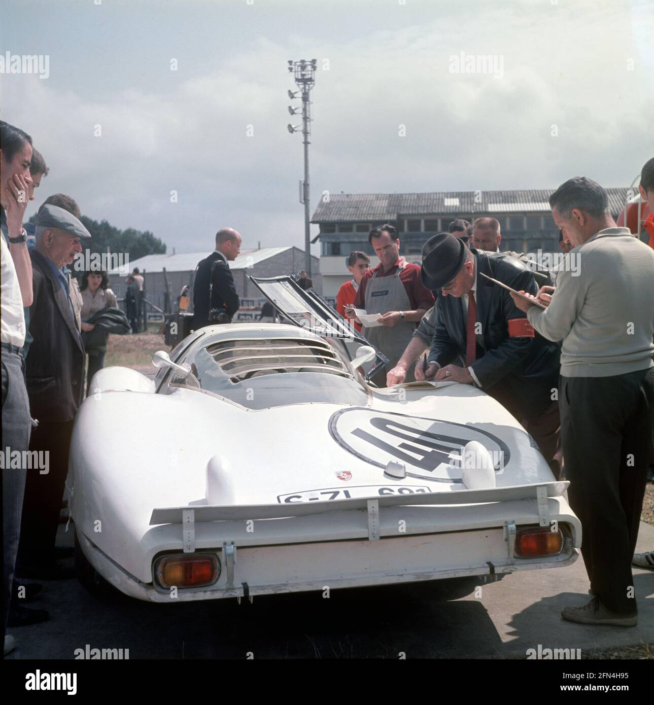 The long-tail Porsche 907 LH of Jochen Rindt - Gerhard Mitter