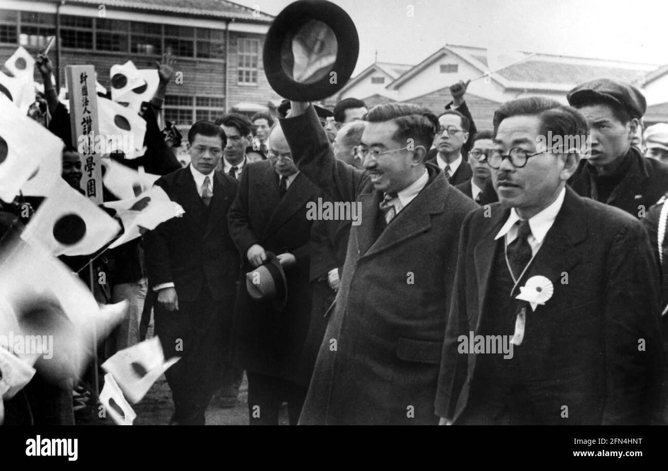 Hirohito, 29.4.1909 - 7.1.1989, Emperor of Japan, visit to Shikoko Islands, 1945, ADDITIONAL-RIGHTS-CLEARANCE-INFO-NOT-AVAILABLE Stock Photo