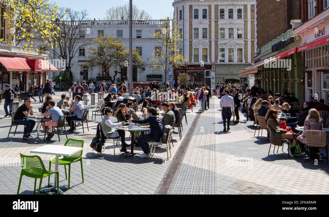 Pedestrianised area in South Kensington for alfresco dining and coffee Stock Photo