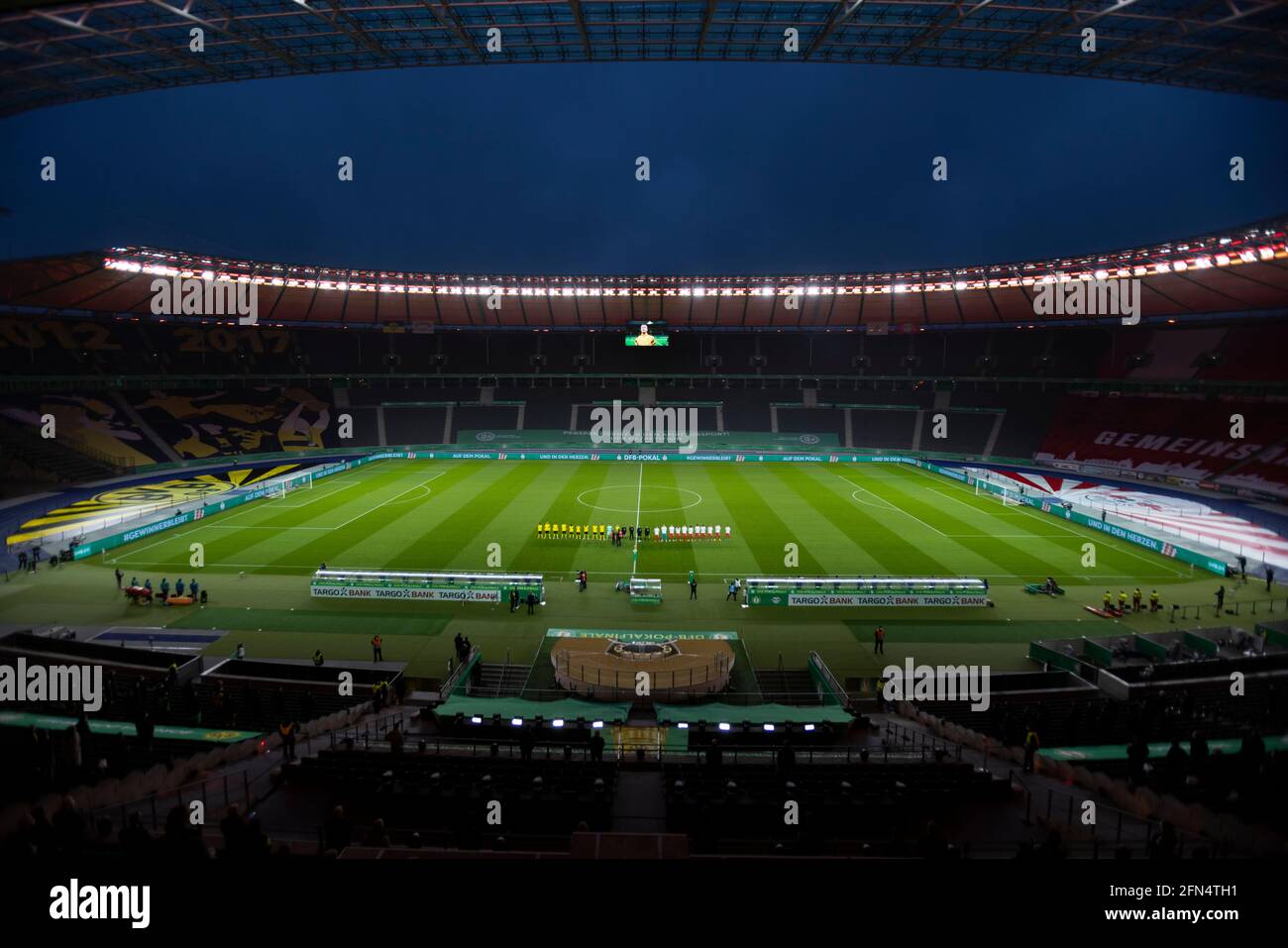 Berlin, Germany. 13th May, 2021. Berlin, Olympiastadion 13.05.21: Inlet of both teams during the final cup match between RB Leipzig vs. Borussia Dortmund. Foto: pressefoto Credit: Mika Volkmann/Alamy Live News Stock Photo