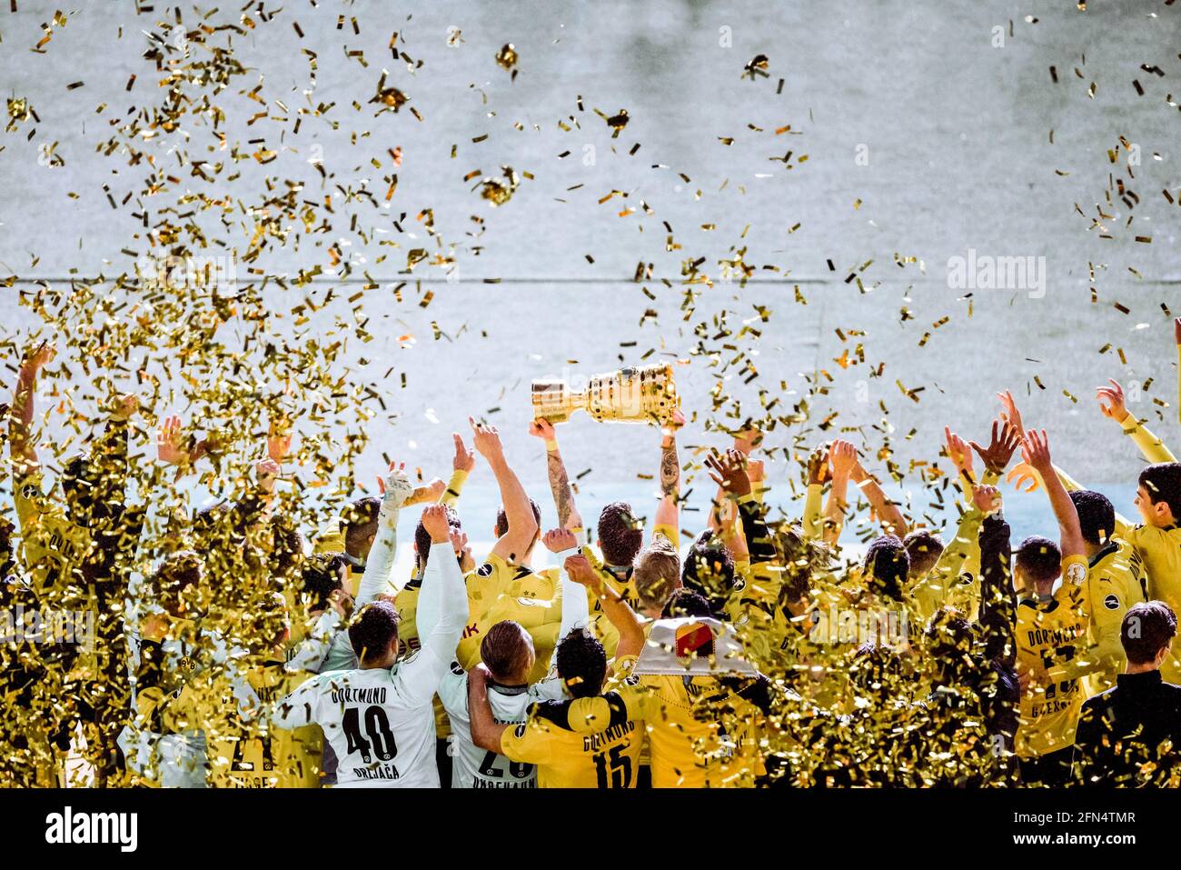 Berlin, Germany. 13th May, 2021. Berlin, Olympiastadion 13.05.21: Marco Reus (BVB) and teammates celebrate the winning of the trophy during the final cup match between RB Leipzig vs. Borussia Dortmund. Foto: pressefoto Credit: Mika Volkmann/Alamy Live News Stock Photo