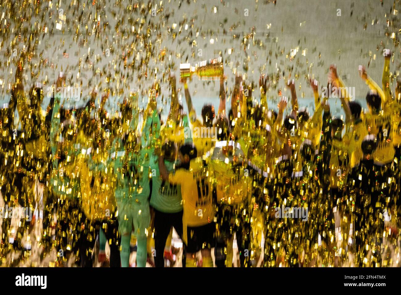 Berlin, Olympiastadion 13.05.21: Marco Reus (BVB) and teammates celebrate the winning of the trophy during the final cup match between RB Leipzig vs. Borussia Dortmund. Foto: pressefoto Credit: Mika Volkmann/Alamy Live News Stock Photo