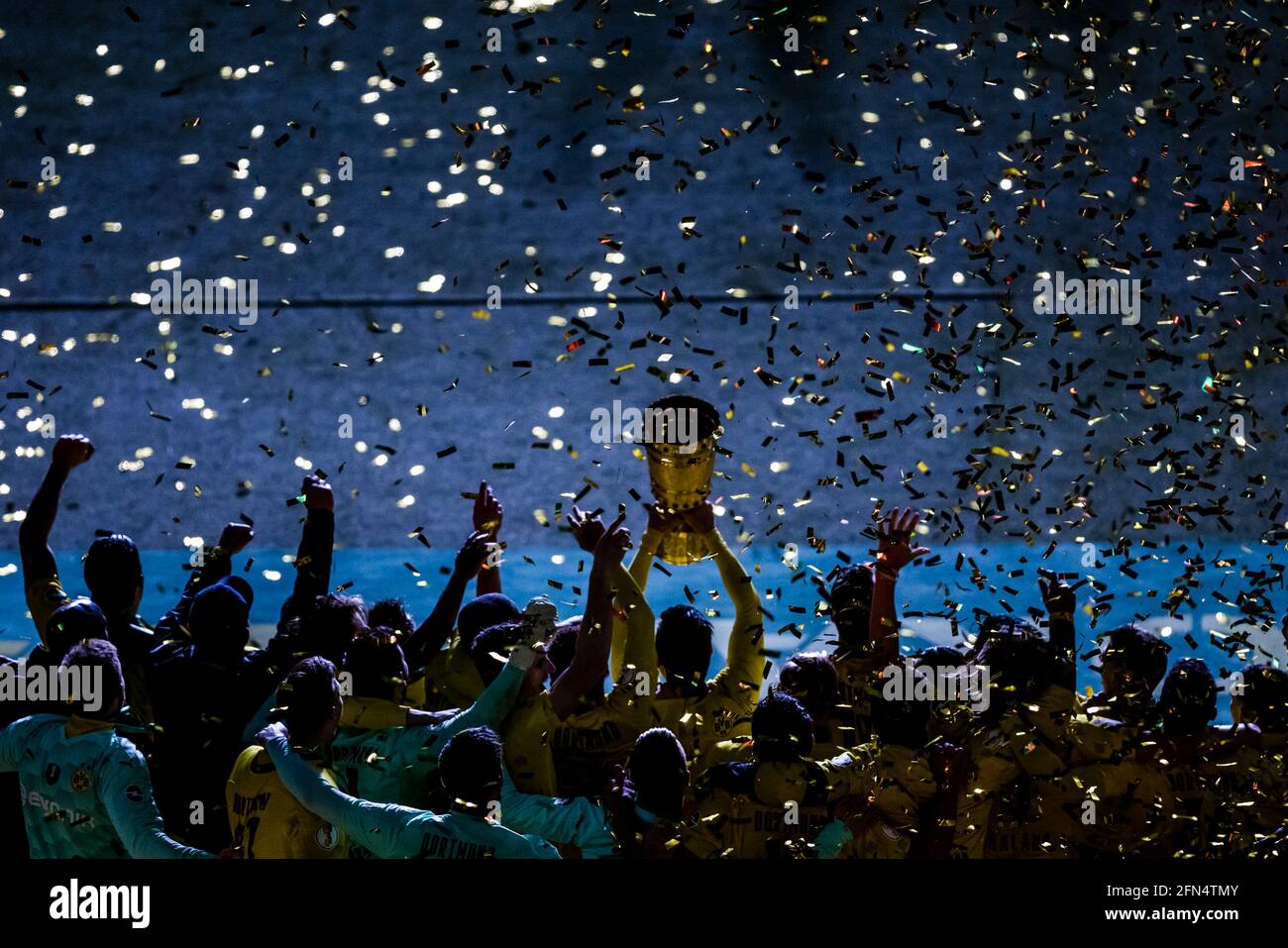 Berlin, Germany. 13th May, 2021. Berlin, Olympiastadion 13.05.21: Marco Reus (BVB) and teammates celebrate the winning of the trophy during the final cup match between RB Leipzig vs. Borussia Dortmund. Foto: pressefoto Credit: Mika Volkmann/Alamy Live News Stock Photo