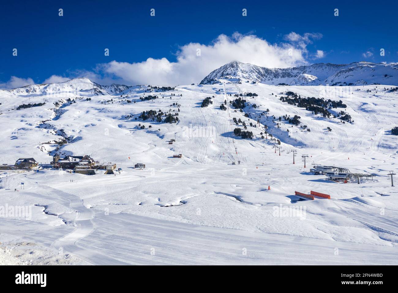 Aerial view of the snowy Plan de Beret in winter. (Aran Valley, Catalonia, Spain, Pyrenees) ESP: Vista aérea del Plan de Beret nevado en invierno Stock Photo