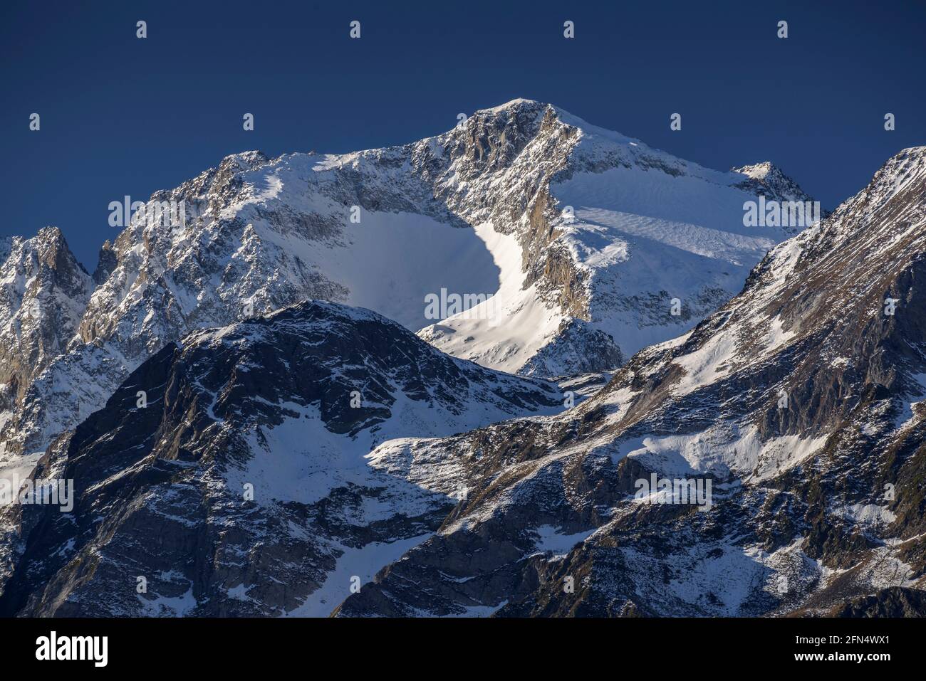 File:Aneto.JPG - Wikimedia Commons, image size:1300x957