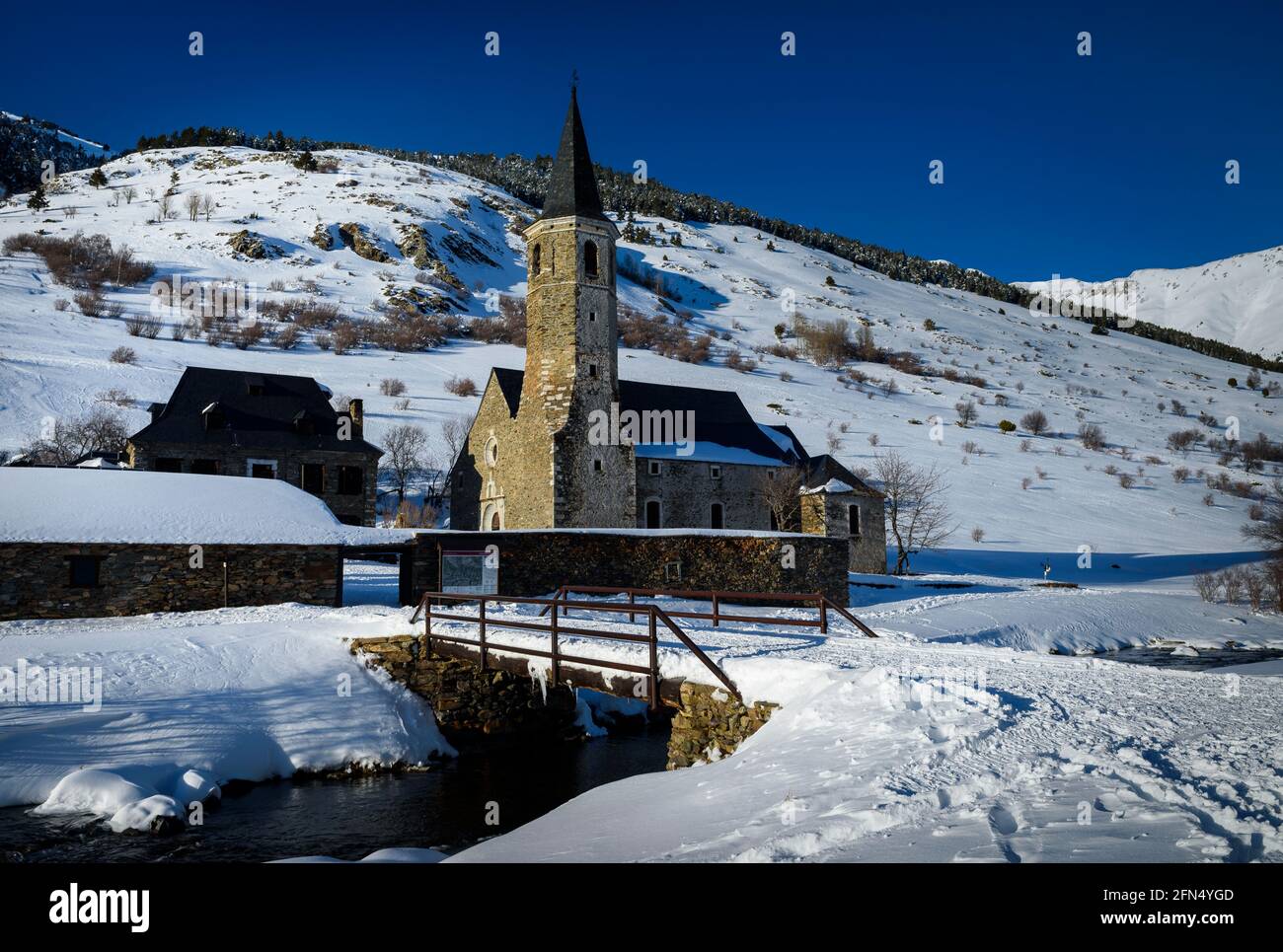 Montgarri hut and church at the afternoon (Aran Valley, Catalonia, Spain, Pyrenees) FR: Montgarri un après-midi d'hiver (Vallée d'Aran, Catalogne) Stock Photo