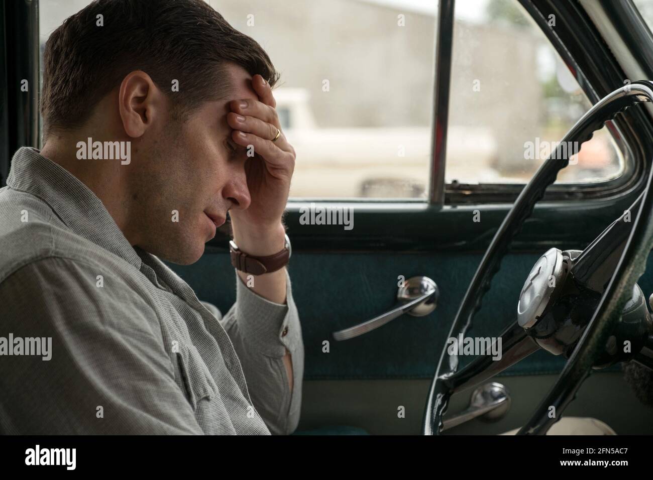 JAKE GYLLENHAAL in WILDLIFE (2018), directed by PAUL DANO. Credit: Nine Stories Productions / Sight Unseen Pictures / Album Stock Photo