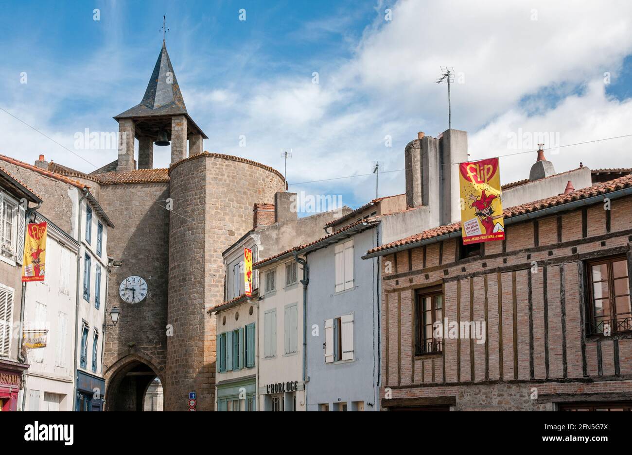 View of Porte de la Citadelle or de l’Horloge (gate of the Citadel) and a timbered house in the medieval town of Parthenay, Deux-Sevres (79), Nouvelle Stock Photo