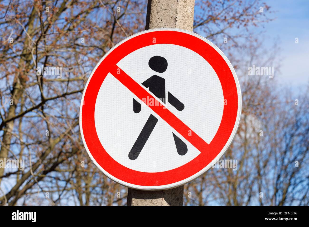 Human Figure Walking Street Sign Stock Illustration - Download Image Now -  Pedestrian Crossing Sign, Crosswalk, Road Sign - iStock