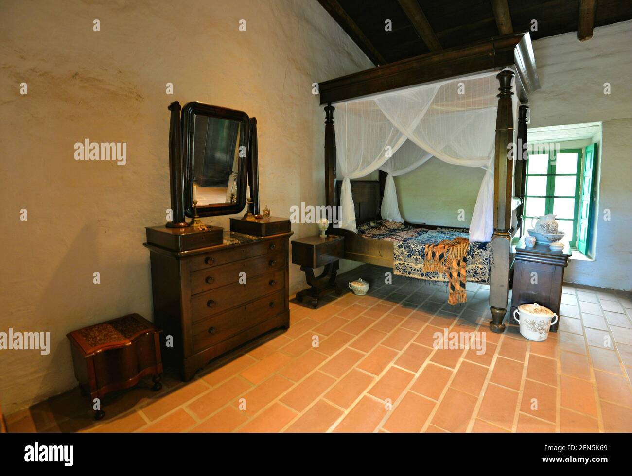 Spanish Colonial style bedroom at the historic Casa de Estudillo with  whitewashed stucco walls and Terracotta tile floors in Old Town San Diego,  USA Stock Photo - Alamy, image size:1300x980