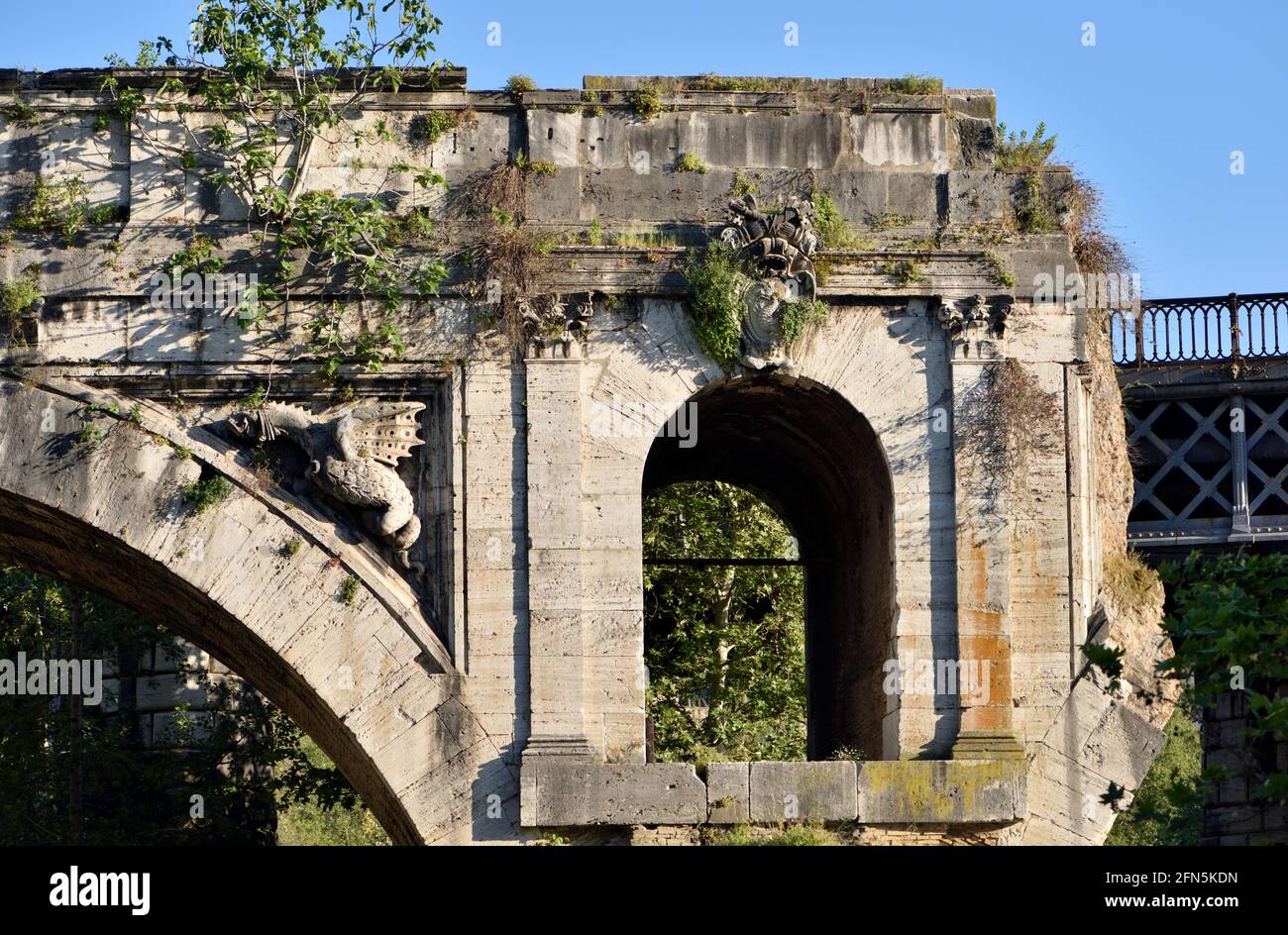 Italy, Rome, Tiber river, Ponte Rotto (broken bridge), Pons Aemilius, ancient roman bridge Stock Photo