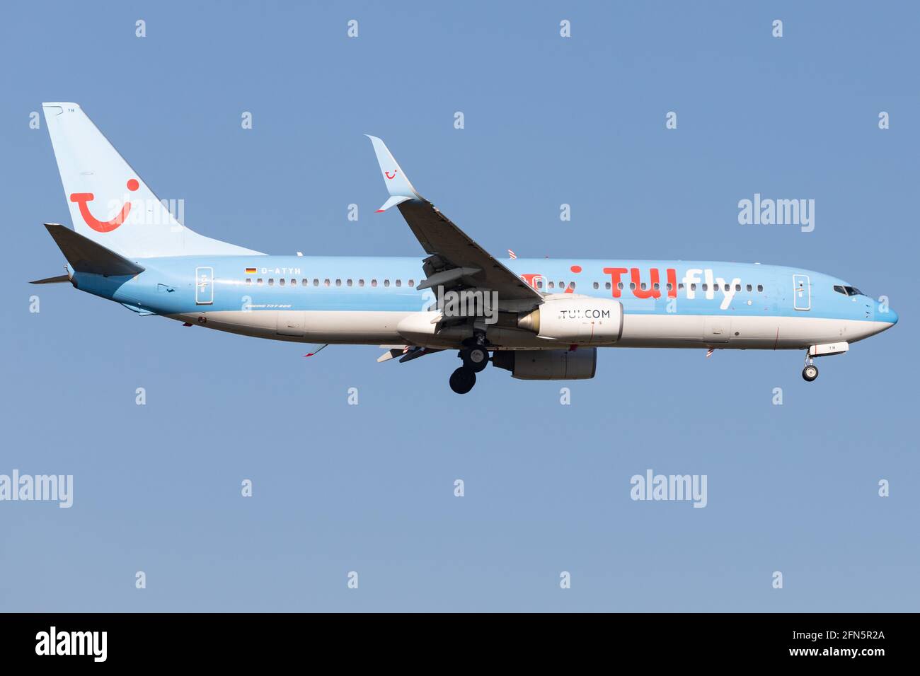 FRANKFURT AM M, GERMANY - Nov 01, 2019: TUI (X3 / TUI) approaching Frankfurt  Airport (EDDF/FRA) with a Boeing 737-8K5 B738 Stock Photo - Alamy