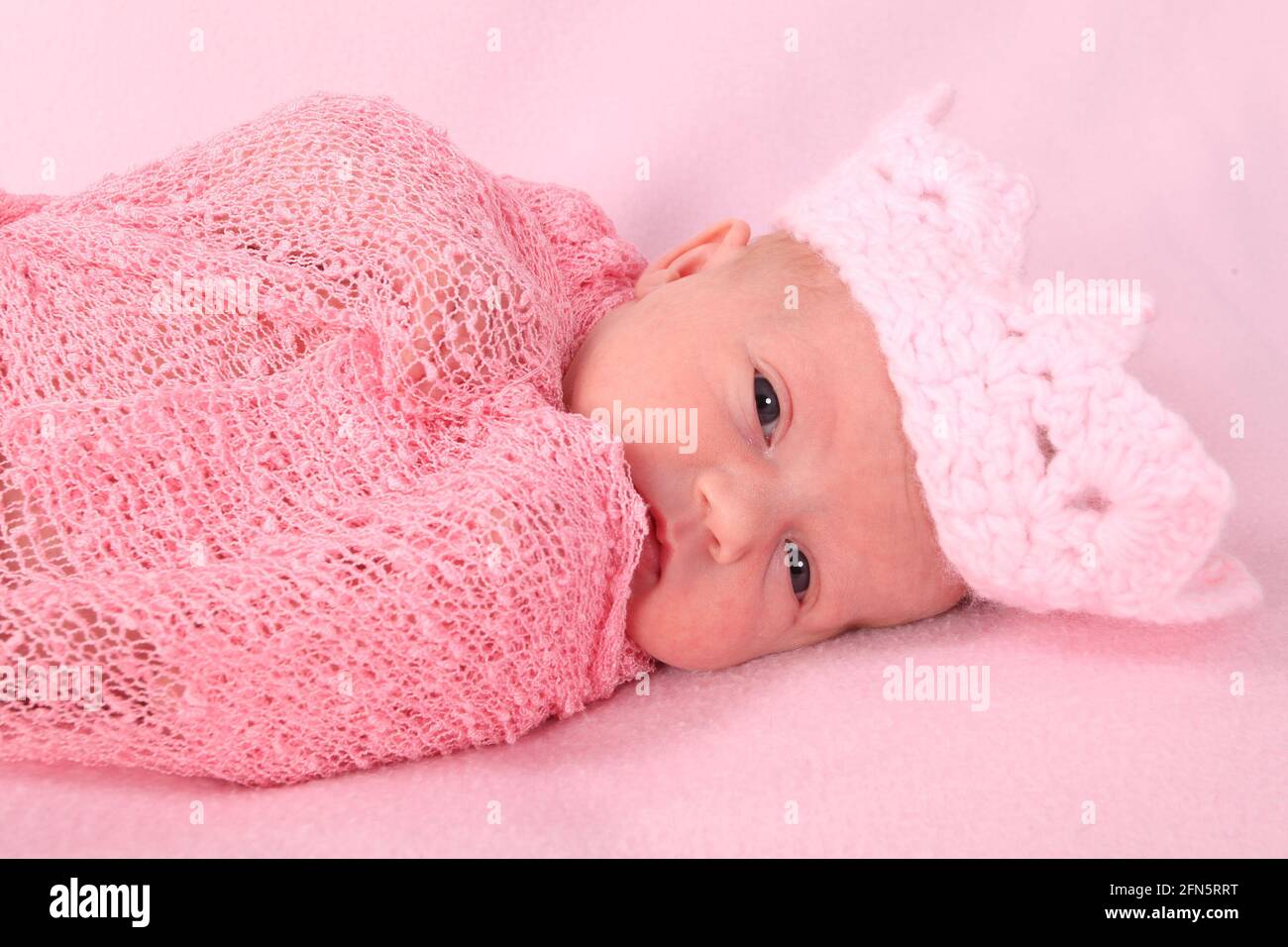 abrazo Promesa Marchito maternity hospital, baby girl ready yo go home to loving family Stock Photo  - Alamy