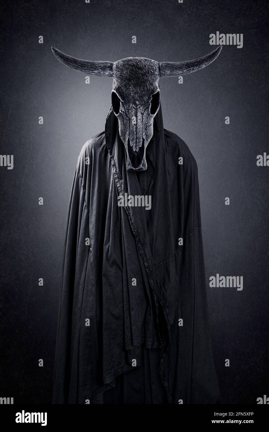Creepy figure animal skull hi-res stock photography and images - Alamy