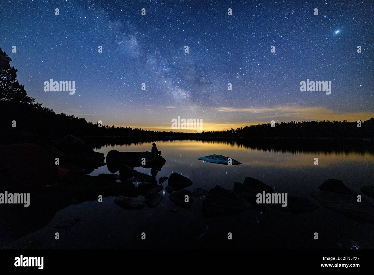 Malniu Lake, a summer night with Milky Way (Cerdanya, Catalonia, Spain, Pyrenees) ESP: Lago de Malniu, una noche de verano con la Vía Láctea Stock Photo