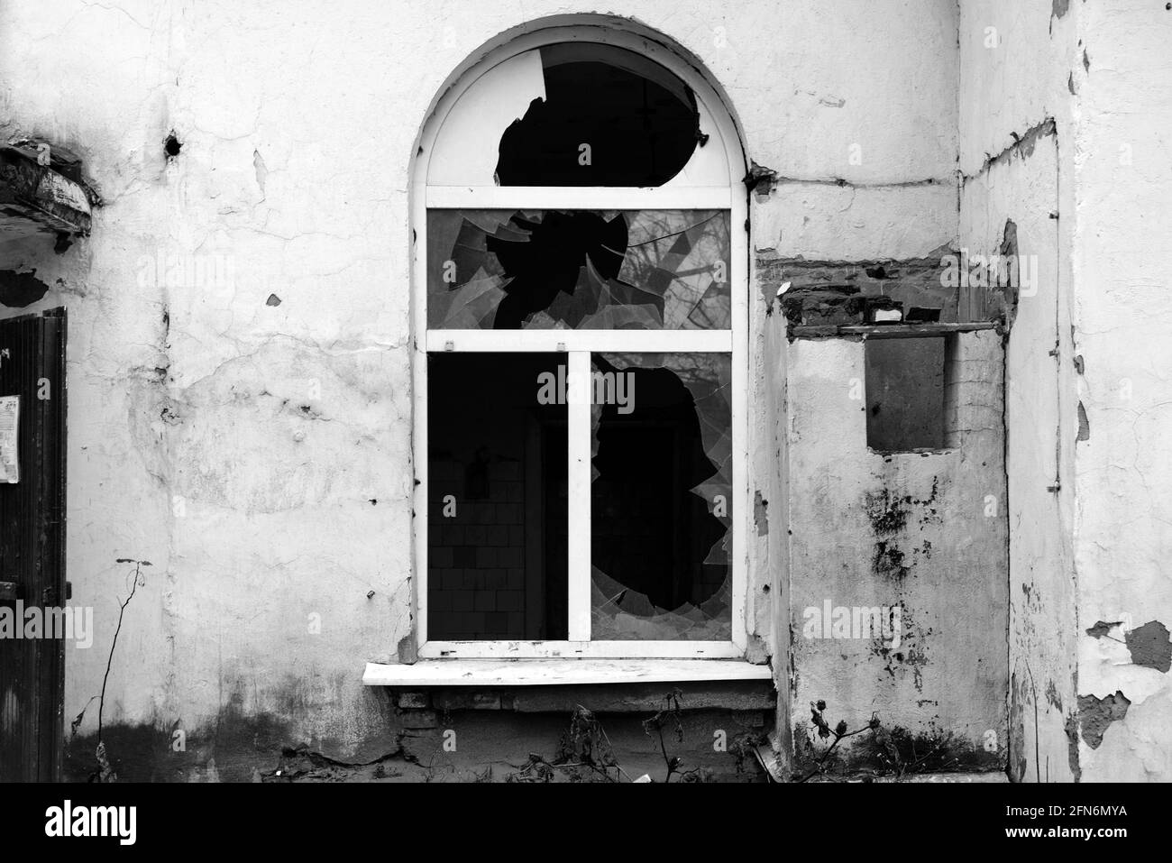 Broken window in an old residential building Stock Photo Alamy