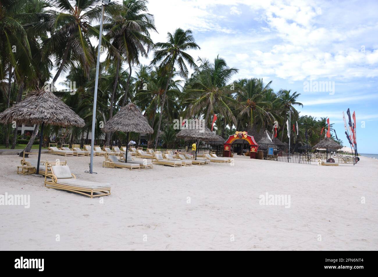 Wenig Urlauber an der Südküste Mombasas / Few tourists at South Beach Mombasa Diani Beach Resort Stock Photo
