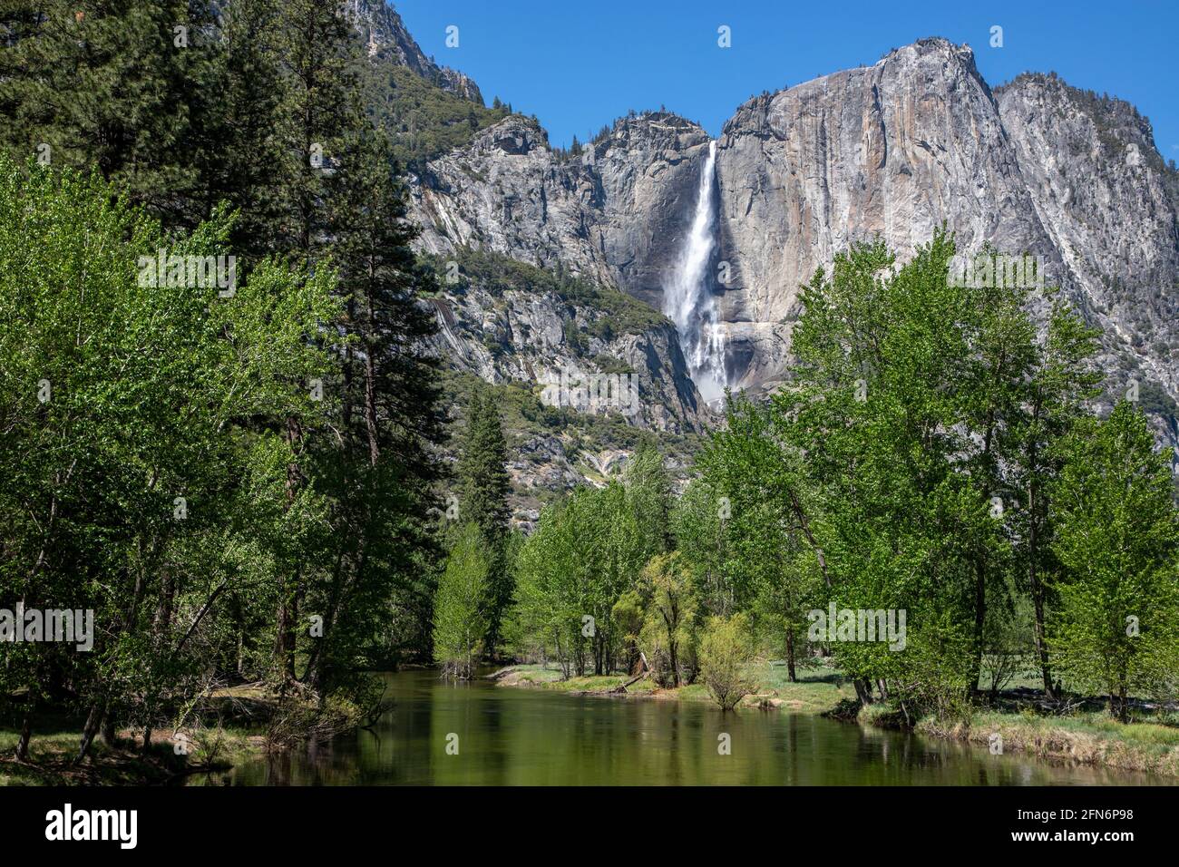 Mountains of yosemite national park hi-res stock photography and images ...