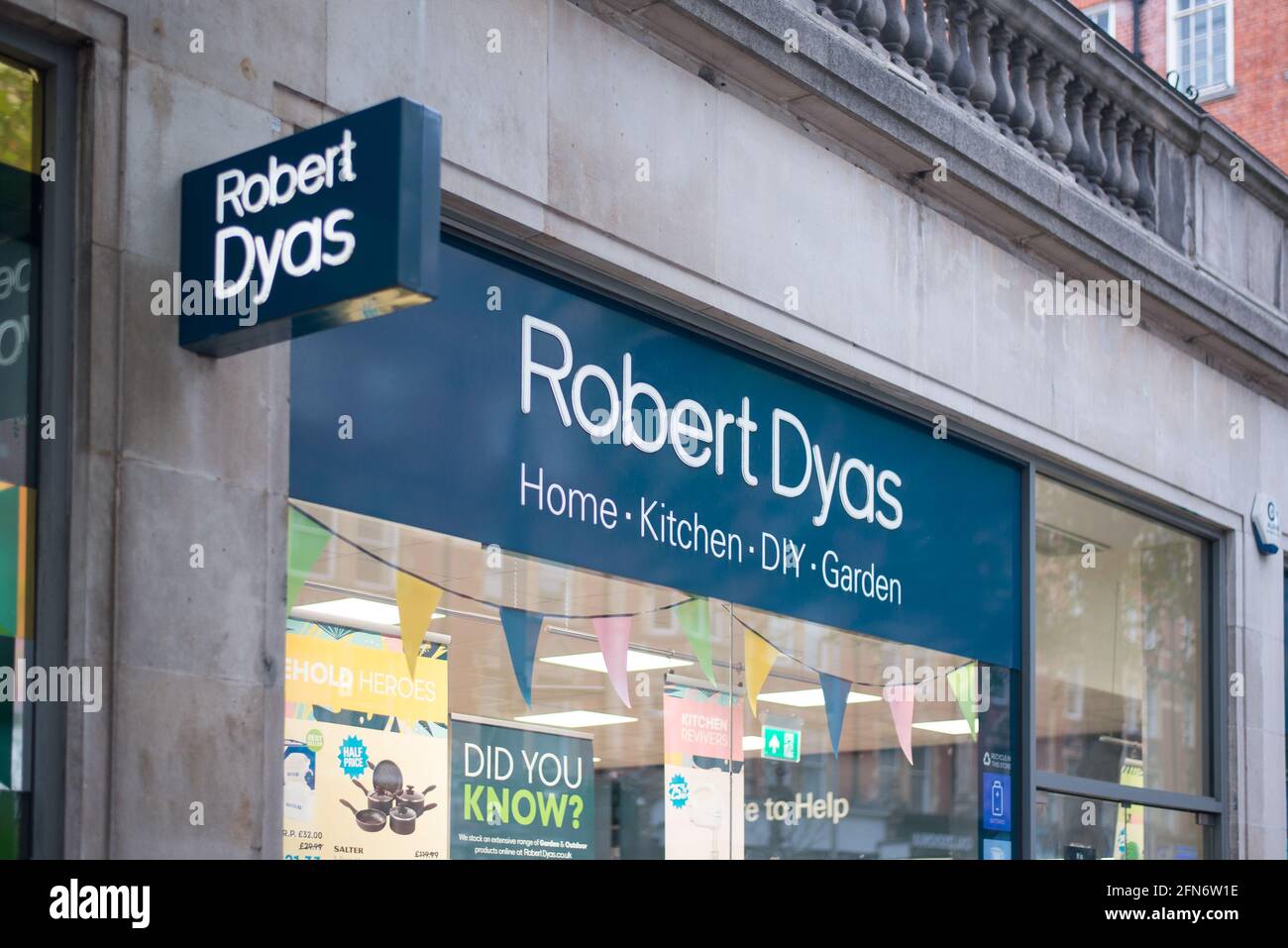 Robert dyas store front hires stock photography and images Alamy