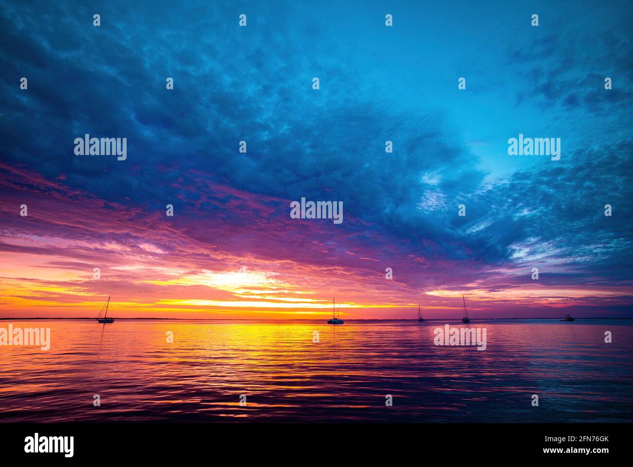 Sunrise over ocean bahamas hi-res stock photography and images - Alamy
