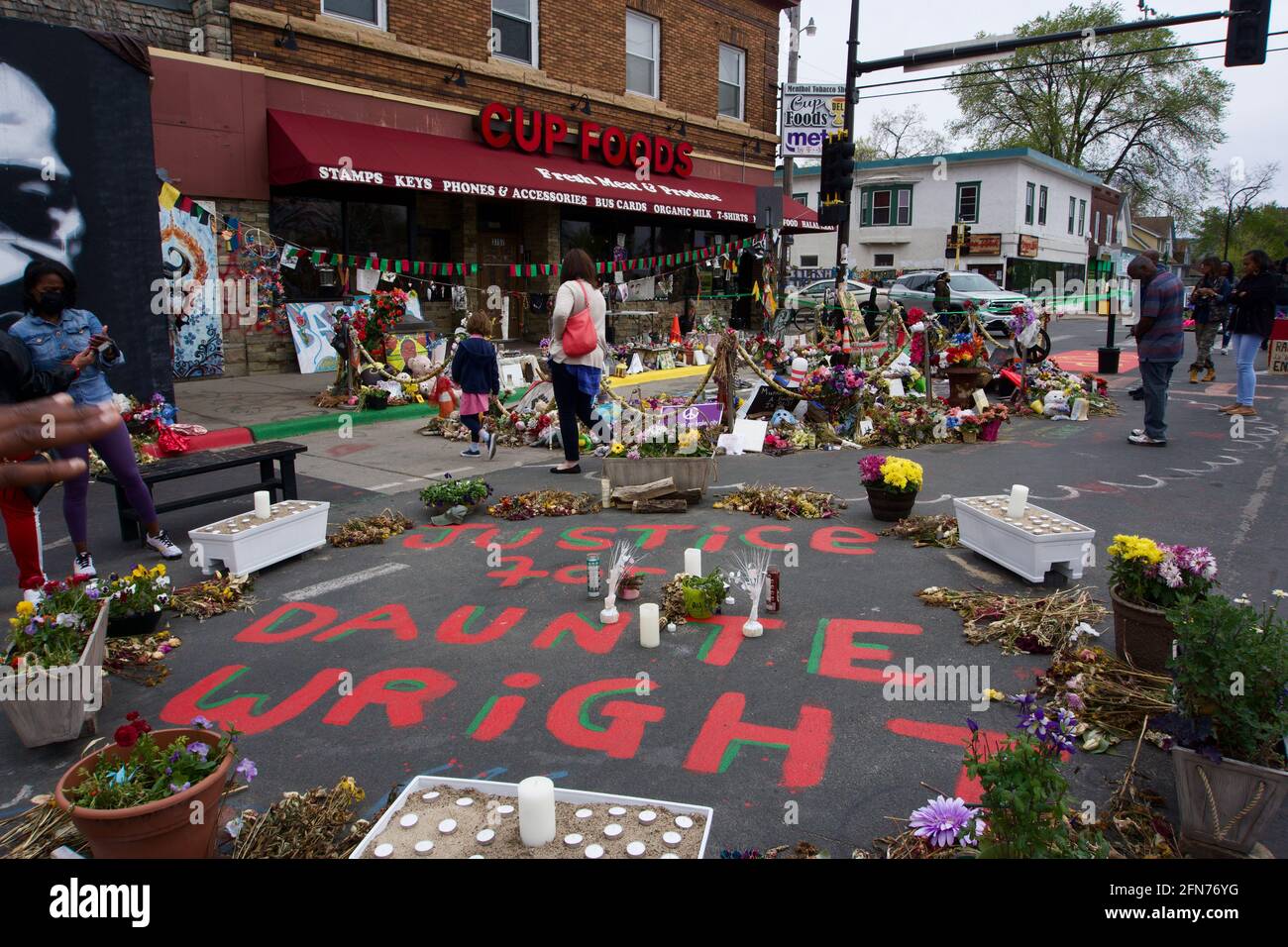 Street shrine reads 'Justice for Duante Wright' with Cup Foods, site of George Floyd killing. George Floyd Square and Memorial. Minneapolis, MN, USA Stock Photo