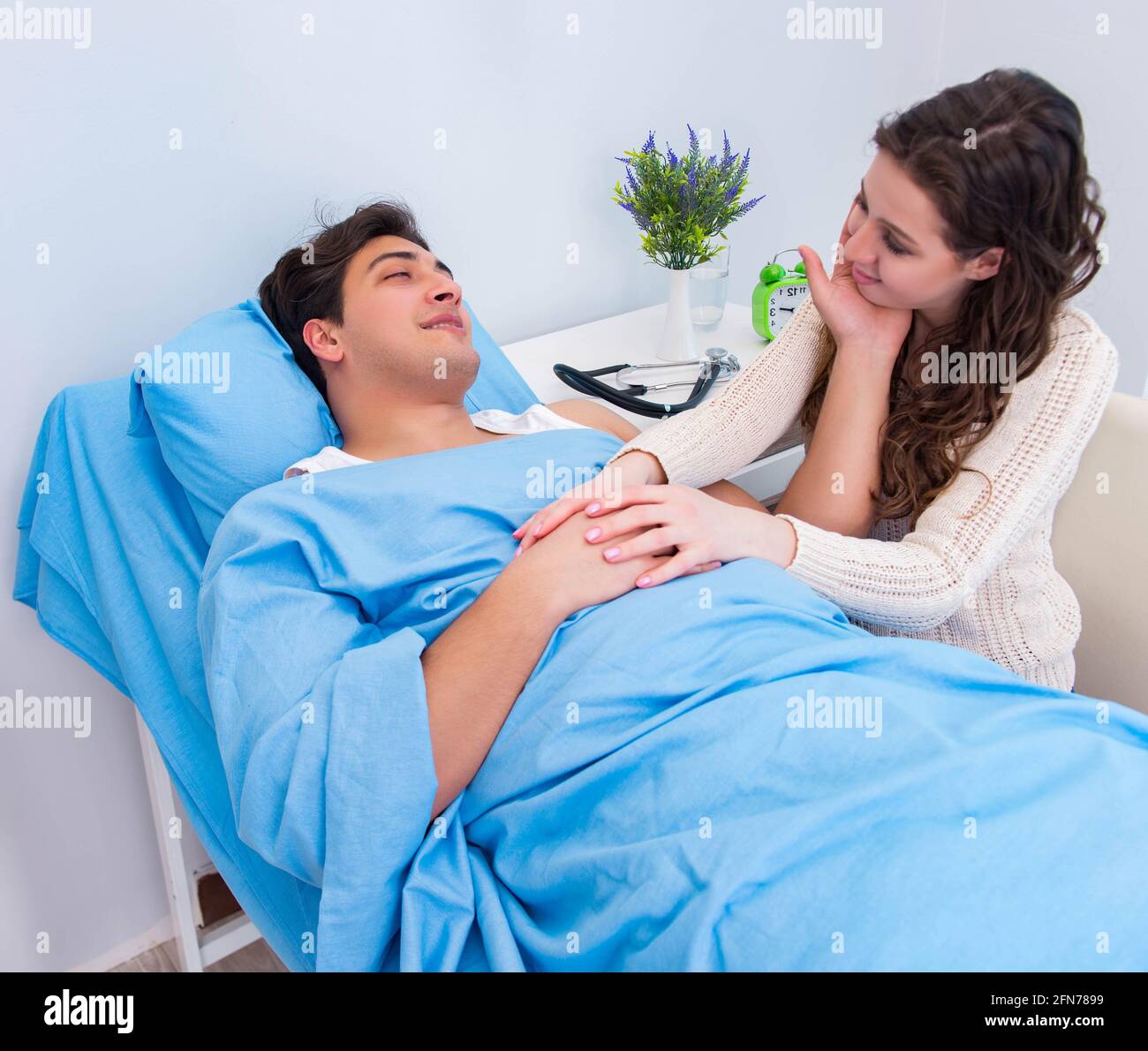 Издевательства над детьми в больницах. Приходит девушка в больницу. Парень пришел к девушке в больницу. Жена навещает мужа в больнице. Жена пришла проведать мужа в больницу.